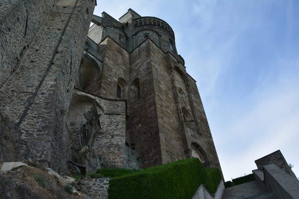 Découverte du Château de Commarque en Dordogne : Voyage au cœur de l'Histoire